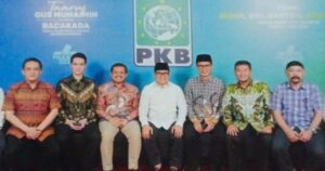 Calon Bupati Bogor ke Kantor DPC PKB Bogor, esok harinya Ade menghadiri undangan taaruf Bersama para Calon Kepala Daerah dengan Ketua Umum PKB, Abdul Muhaimin Iskandar di Hotel Sahid Jaya, Jakarta, Kamis (2/05/2024).