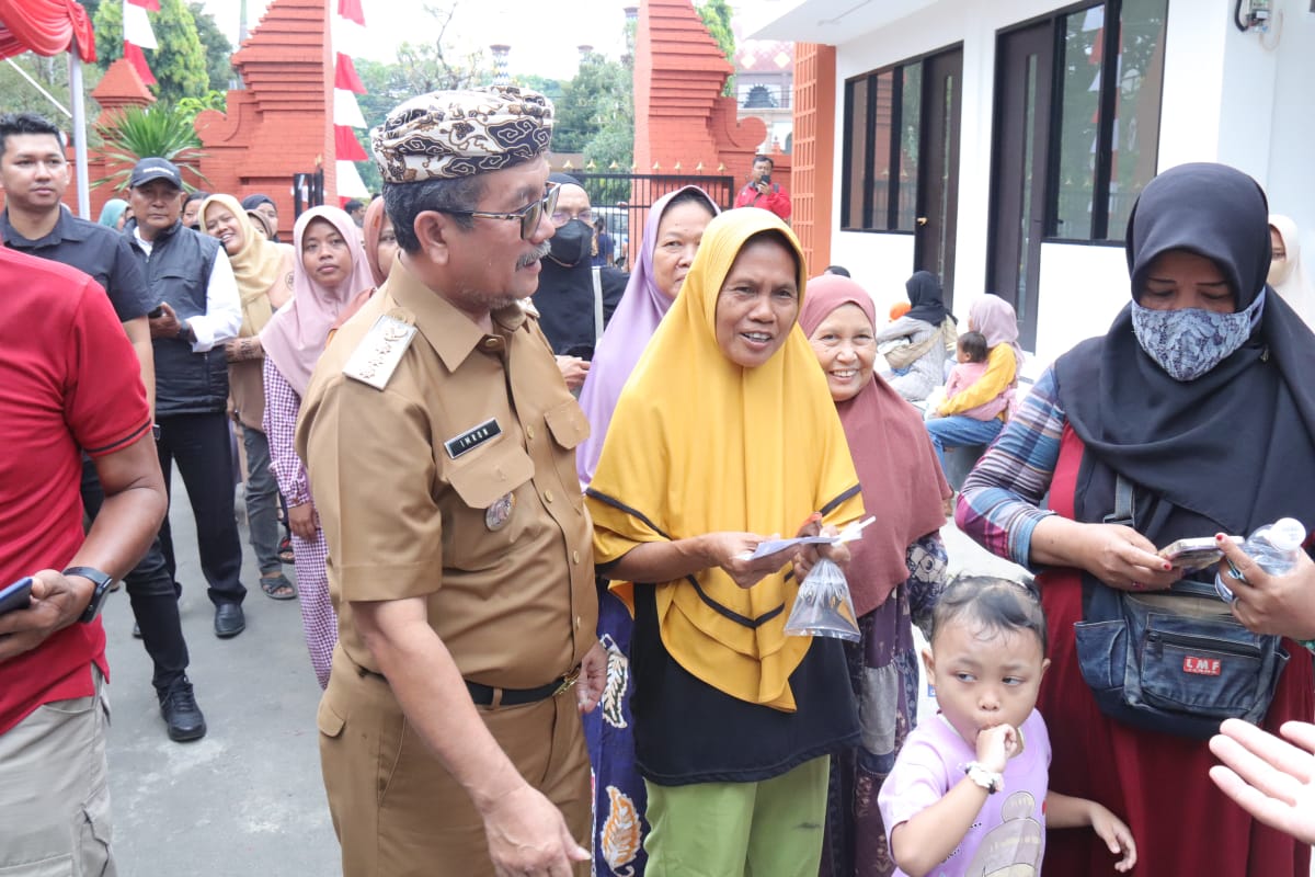 Bupati Cirebon Apresiasi Bazar Murah dan Layanan Kesehatan Kejari Cirebon