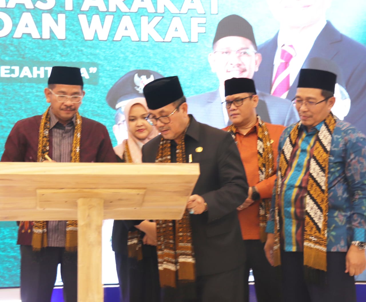 Kabupaten Cirebon Resmi Sebagai Kota Wakaf, bupati Cirebon Dorong Kemandirian Ekonomi Umat
